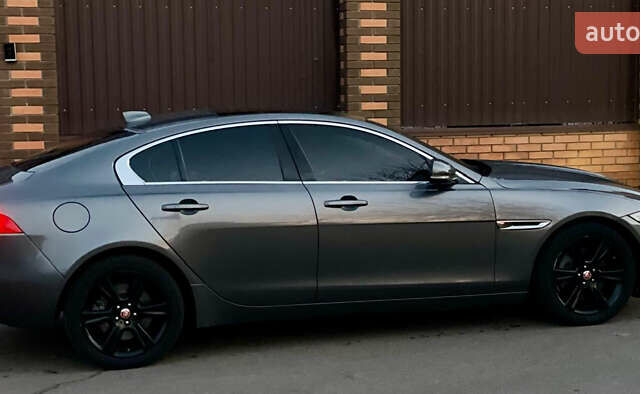 Сірий Ягуар XE, об'ємом двигуна 2 л та пробігом 125 тис. км за 18800 $, фото 1 на Automoto.ua