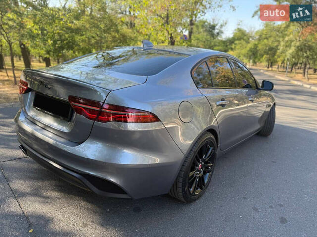 Серый Ягуар XE, объемом двигателя 2 л и пробегом 45 тыс. км за 27500 $, фото 5 на Automoto.ua