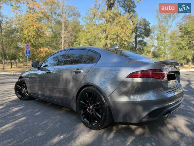 Серый Ягуар XE, объемом двигателя 2 л и пробегом 45 тыс. км за 27500 $, фото 6 на Automoto.ua