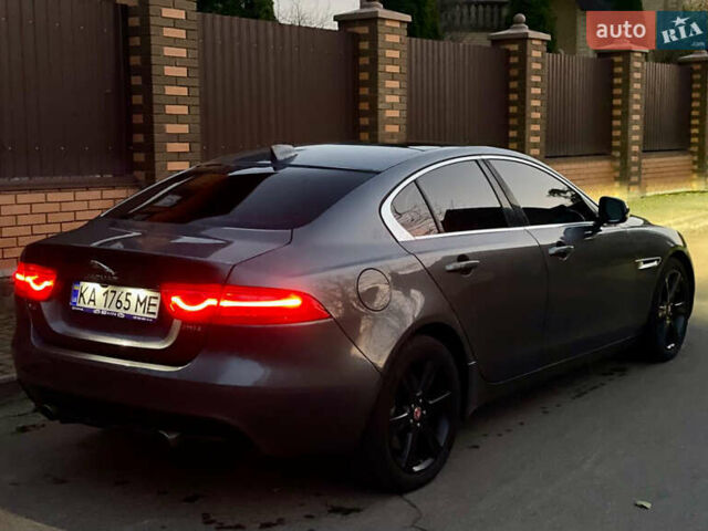 Сірий Ягуар XE, об'ємом двигуна 2 л та пробігом 125 тис. км за 18800 $, фото 17 на Automoto.ua