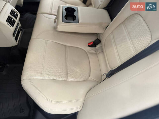 Серый Ягуар XE, объемом двигателя 2 л и пробегом 45 тыс. км за 27500 $, фото 15 на Automoto.ua