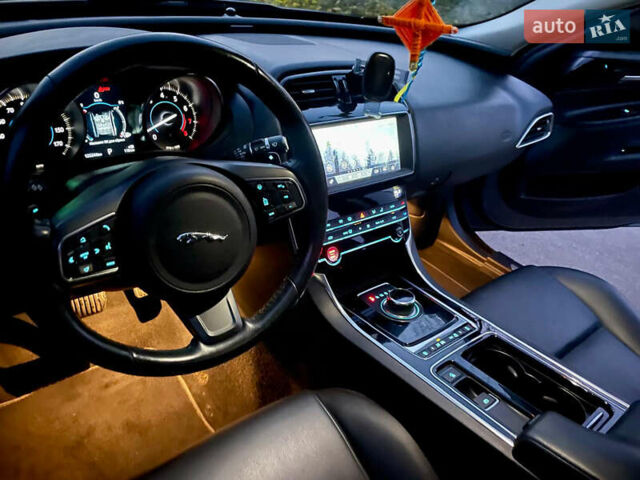 Сірий Ягуар XE, об'ємом двигуна 2 л та пробігом 125 тис. км за 18800 $, фото 18 на Automoto.ua