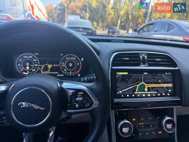 Серый Ягуар XE, объемом двигателя 2 л и пробегом 45 тыс. км за 27500 $, фото 8 на Automoto.ua