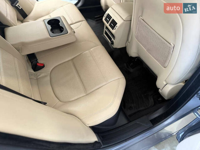 Серый Ягуар XE, объемом двигателя 2 л и пробегом 45 тыс. км за 27500 $, фото 14 на Automoto.ua