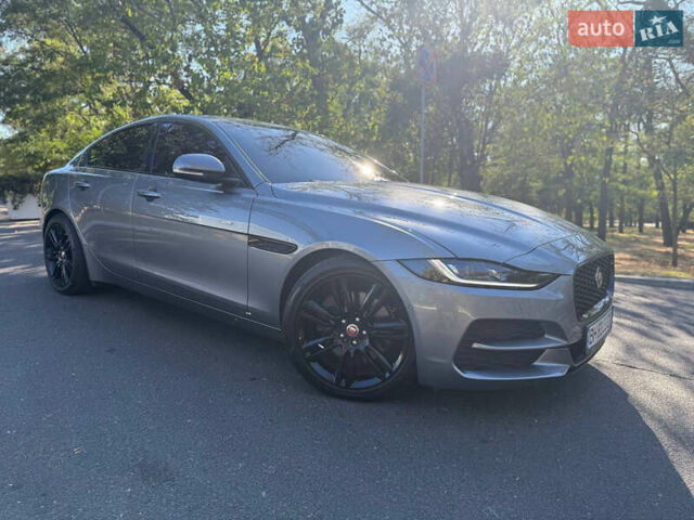 Серый Ягуар XE, объемом двигателя 2 л и пробегом 45 тыс. км за 27500 $, фото 3 на Automoto.ua