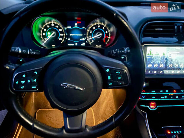Сірий Ягуар XE, об'ємом двигуна 2 л та пробігом 125 тис. км за 18800 $, фото 12 на Automoto.ua