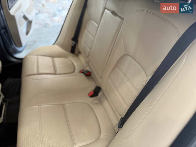 Серый Ягуар XE, объемом двигателя 2 л и пробегом 45 тыс. км за 27500 $, фото 13 на Automoto.ua