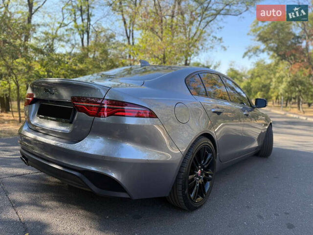 Серый Ягуар XE, объемом двигателя 2 л и пробегом 45 тыс. км за 27500 $, фото 4 на Automoto.ua