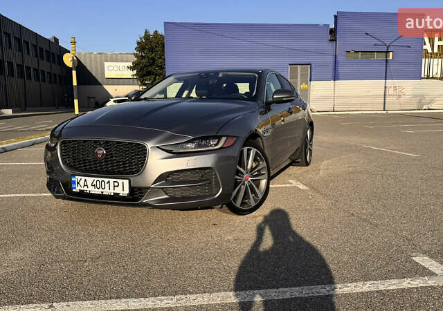 Серый Ягуар XE, объемом двигателя 2 л и пробегом 93 тыс. км за 19999 $, фото 6 на Automoto.ua