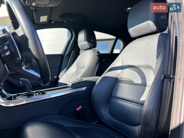Серый Ягуар XE, объемом двигателя 2 л и пробегом 23 тыс. км за 28700 $, фото 17 на Automoto.ua
