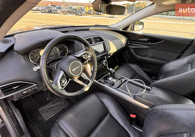 Серый Ягуар XE, объемом двигателя 2 л и пробегом 93 тыс. км за 19999 $, фото 17 на Automoto.ua