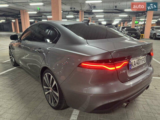 Серый Ягуар XE, объемом двигателя 2 л и пробегом 85 тыс. км за 21300 $, фото 3 на Automoto.ua
