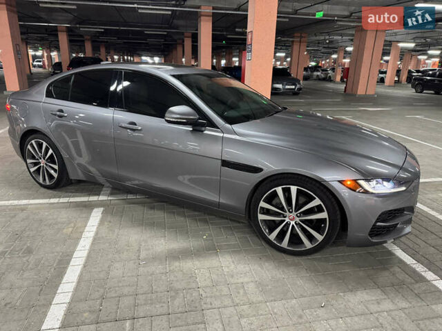 Серый Ягуар XE, объемом двигателя 2 л и пробегом 85 тыс. км за 21300 $, фото 7 на Automoto.ua