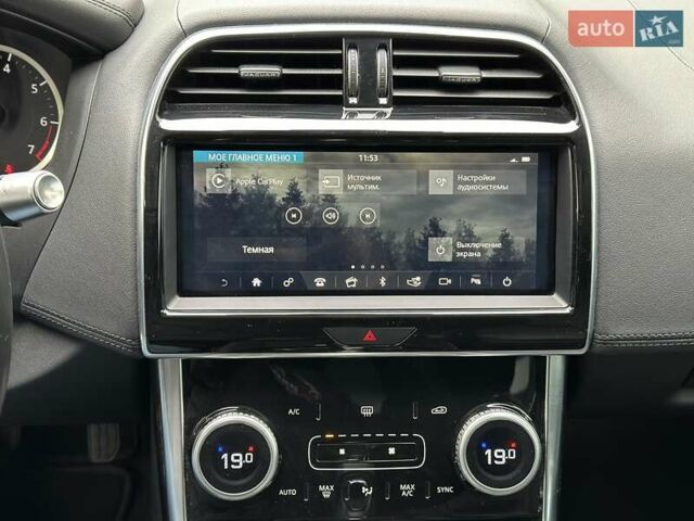 Серый Ягуар XE, объемом двигателя 2 л и пробегом 95 тыс. км за 21500 $, фото 29 на Automoto.ua