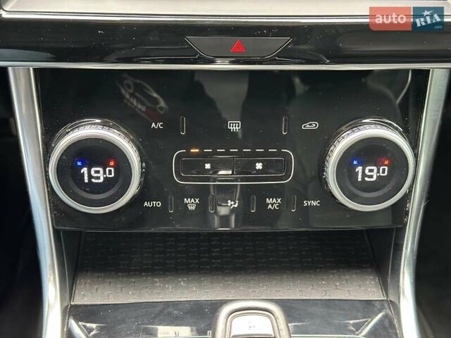 Серый Ягуар XE, объемом двигателя 2 л и пробегом 95 тыс. км за 21500 $, фото 32 на Automoto.ua