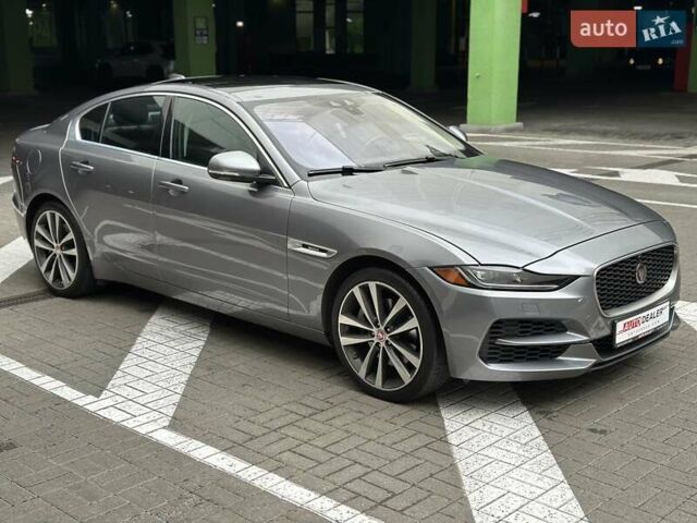 Серый Ягуар XE, объемом двигателя 2 л и пробегом 95 тыс. км за 21500 $, фото 15 на Automoto.ua