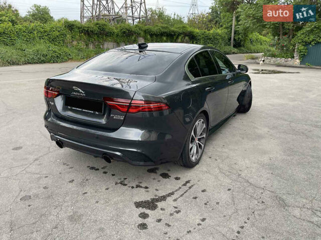 Сірий Ягуар XE, об'ємом двигуна 2 л та пробігом 42 тис. км за 29999 $, фото 3 на Automoto.ua