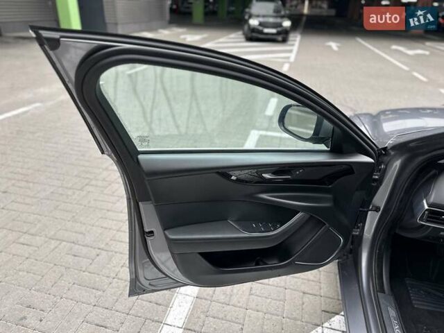 Серый Ягуар XE, объемом двигателя 2 л и пробегом 95 тыс. км за 21500 $, фото 17 на Automoto.ua