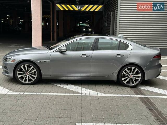 Серый Ягуар XE, объемом двигателя 2 л и пробегом 95 тыс. км за 21500 $, фото 7 на Automoto.ua