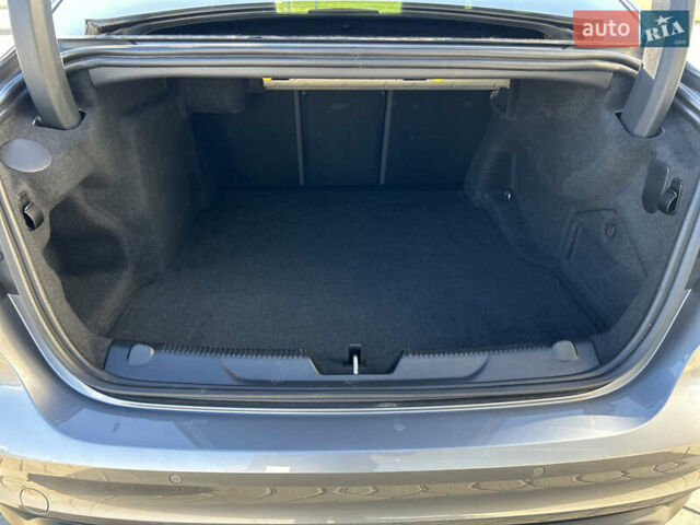 Серый Ягуар XE, объемом двигателя 2 л и пробегом 23 тыс. км за 28700 $, фото 22 на Automoto.ua