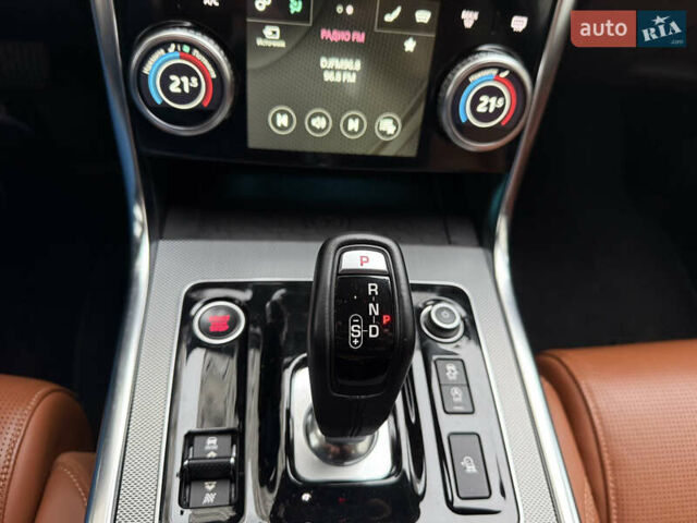 Сірий Ягуар XE, об'ємом двигуна 2 л та пробігом 42 тис. км за 29999 $, фото 11 на Automoto.ua