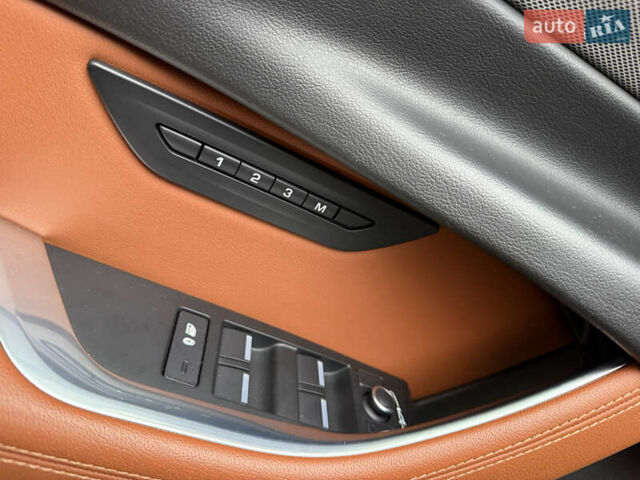 Сірий Ягуар XE, об'ємом двигуна 2 л та пробігом 42 тис. км за 29999 $, фото 16 на Automoto.ua