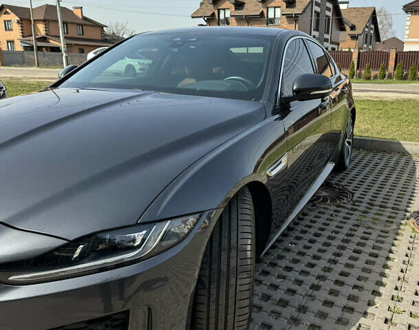 Сірий Ягуар XE, об'ємом двигуна 2 л та пробігом 33 тис. км за 35000 $, фото 3 на Automoto.ua