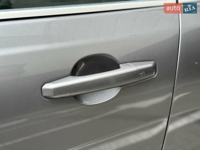 Серый Ягуар XE, объемом двигателя 2 л и пробегом 95 тыс. км за 21500 $, фото 6 на Automoto.ua