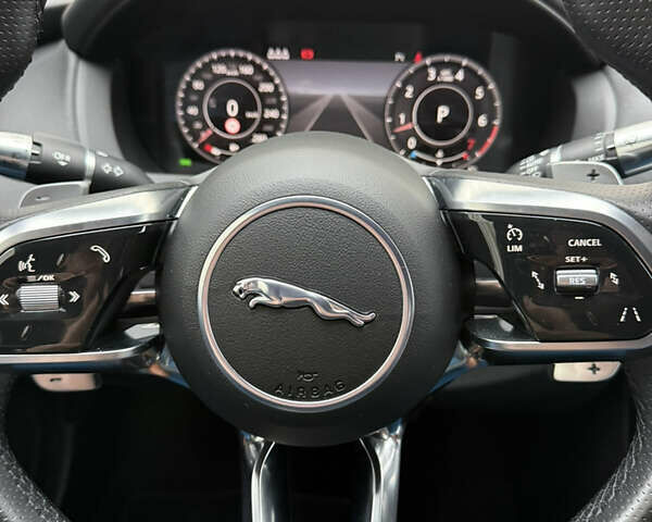 Сірий Ягуар XE, об'ємом двигуна 2 л та пробігом 42 тис. км за 29999 $, фото 18 на Automoto.ua