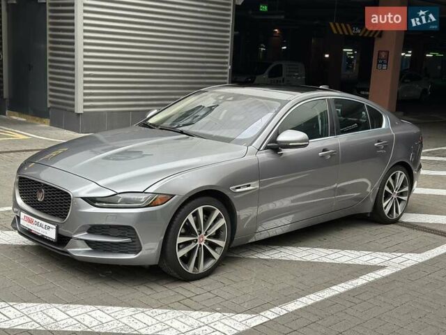 Серый Ягуар XE, объемом двигателя 2 л и пробегом 95 тыс. км за 21500 $, фото 3 на Automoto.ua