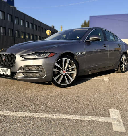 Серый Ягуар XE, объемом двигателя 2 л и пробегом 93 тыс. км за 19999 $, фото 4 на Automoto.ua