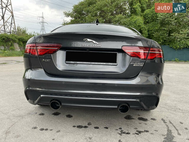 Сірий Ягуар XE, об'ємом двигуна 2 л та пробігом 42 тис. км за 29999 $, фото 4 на Automoto.ua