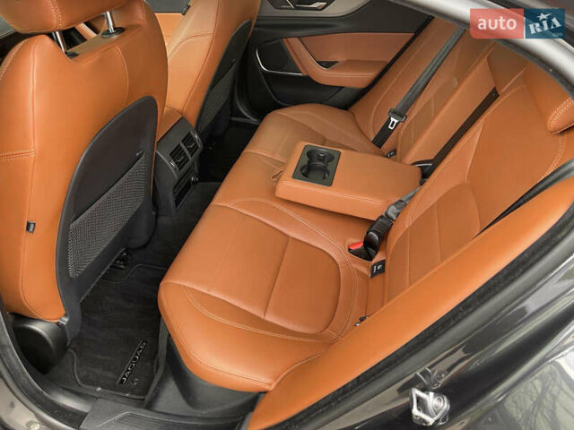 Сірий Ягуар XE, об'ємом двигуна 2 л та пробігом 42 тис. км за 29999 $, фото 8 на Automoto.ua