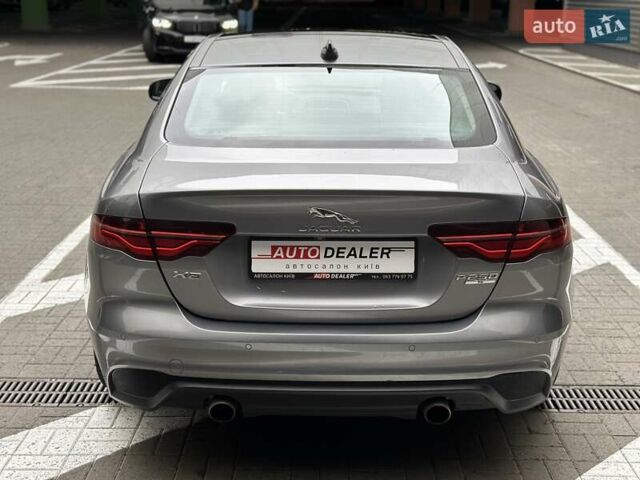 Серый Ягуар XE, объемом двигателя 2 л и пробегом 95 тыс. км за 21500 $, фото 11 на Automoto.ua