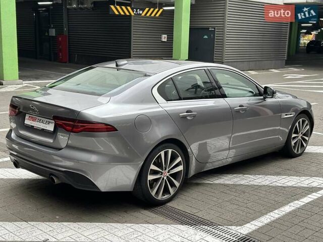 Серый Ягуар XE, объемом двигателя 2 л и пробегом 95 тыс. км за 21500 $, фото 12 на Automoto.ua