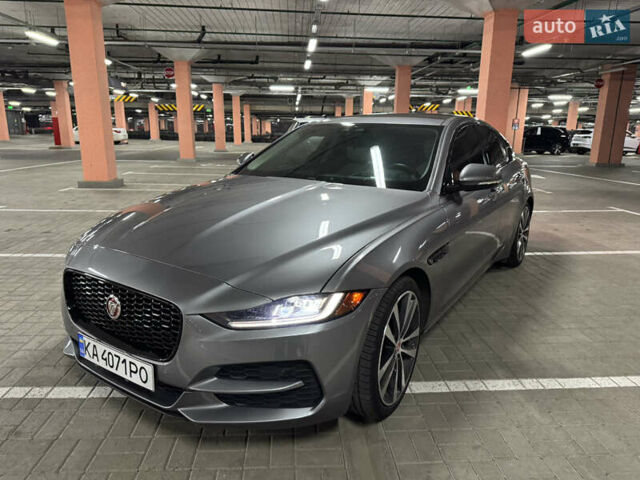 Серый Ягуар XE, объемом двигателя 2 л и пробегом 85 тыс. км за 21300 $, фото 1 на Automoto.ua