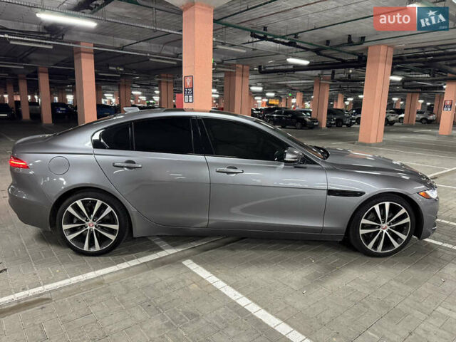 Серый Ягуар XE, объемом двигателя 2 л и пробегом 85 тыс. км за 21300 $, фото 6 на Automoto.ua