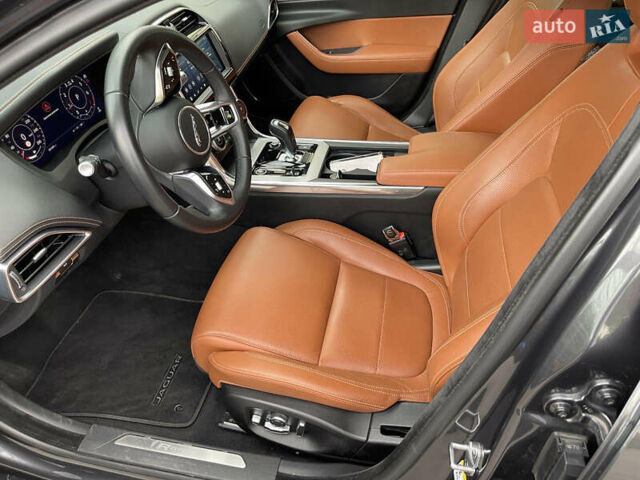 Сірий Ягуар XE, об'ємом двигуна 2 л та пробігом 42 тис. км за 29999 $, фото 7 на Automoto.ua