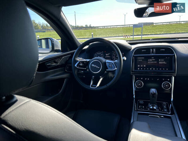 Серый Ягуар XE, объемом двигателя 2 л и пробегом 23 тыс. км за 28700 $, фото 12 на Automoto.ua