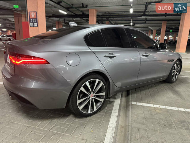 Серый Ягуар XE, объемом двигателя 2 л и пробегом 85 тыс. км за 21300 $, фото 5 на Automoto.ua