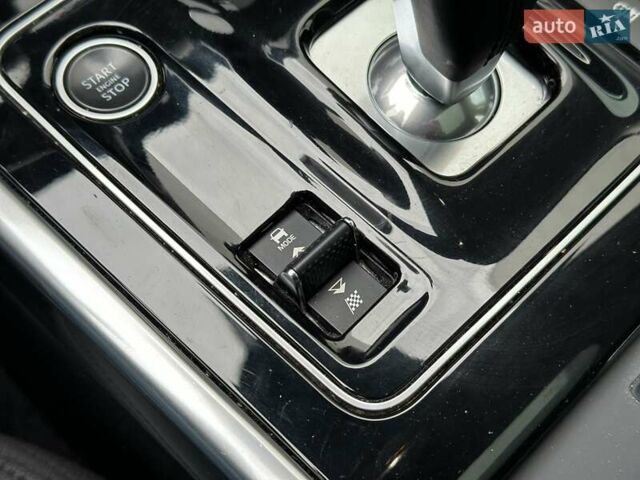 Серый Ягуар XE, объемом двигателя 2 л и пробегом 95 тыс. км за 21500 $, фото 34 на Automoto.ua