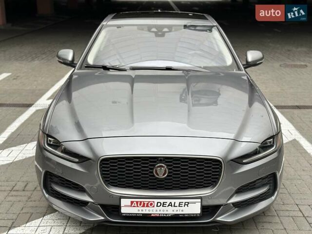 Серый Ягуар XE, объемом двигателя 2 л и пробегом 95 тыс. км за 21500 $, фото 2 на Automoto.ua