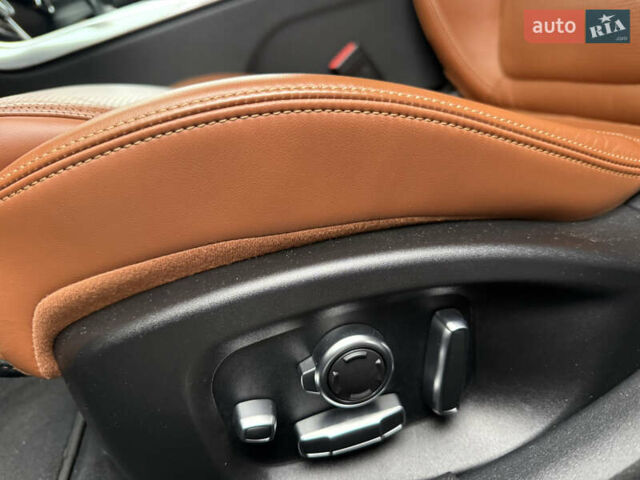 Сірий Ягуар XE, об'ємом двигуна 2 л та пробігом 42 тис. км за 29999 $, фото 17 на Automoto.ua