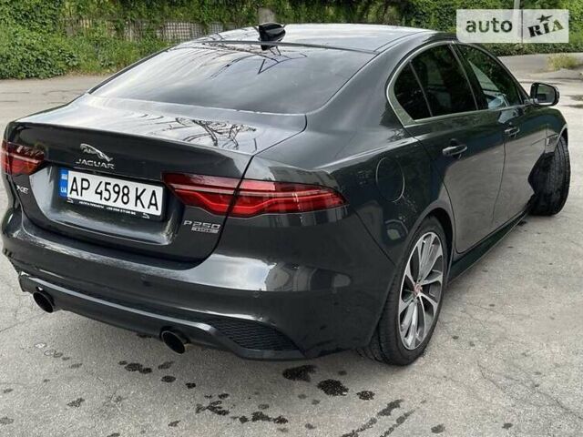 Серый Ягуар XE, объемом двигателя 2 л и пробегом 34 тыс. км за 33950 $, фото 3 на Automoto.ua