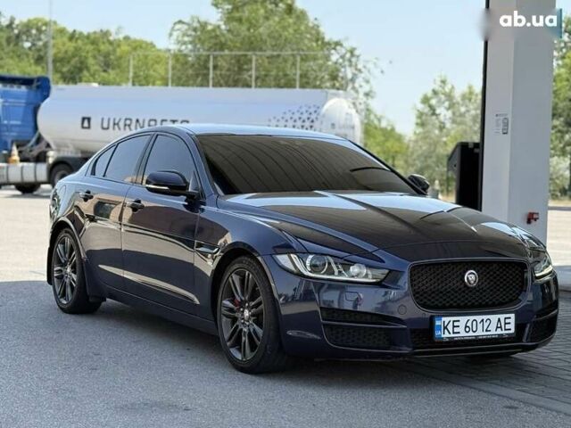 Синий Ягуар XE, объемом двигателя 2 л и пробегом 54 тыс. км за 14999 $, фото 1 на Automoto.ua