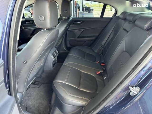 Синий Ягуар XE, объемом двигателя 2 л и пробегом 54 тыс. км за 14999 $, фото 26 на Automoto.ua