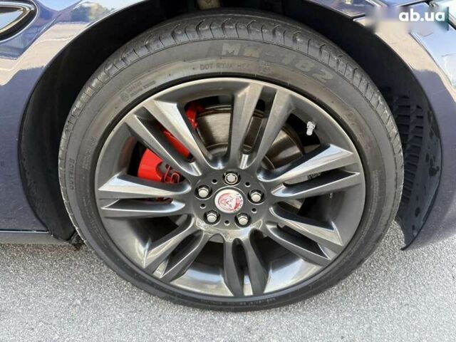 Синий Ягуар XE, объемом двигателя 2 л и пробегом 54 тыс. км за 14999 $, фото 7 на Automoto.ua