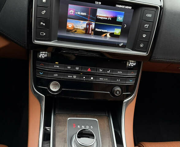 Синий Ягуар XE, объемом двигателя 2 л и пробегом 71 тыс. км за 18300 $, фото 14 на Automoto.ua