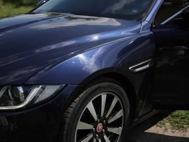 Синий Ягуар XE, объемом двигателя 2 л и пробегом 158 тыс. км за 17000 $, фото 4 на Automoto.ua
