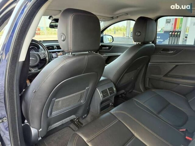 Синий Ягуар XE, объемом двигателя 2 л и пробегом 54 тыс. км за 14999 $, фото 27 на Automoto.ua